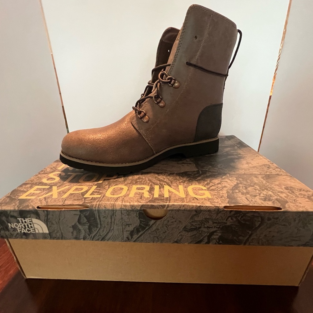 New in box The North Face Ballard II Lace-up Boots. Desert Palm Brown.